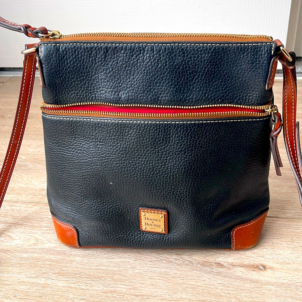 Dooney & Bourke black pebble leather purse